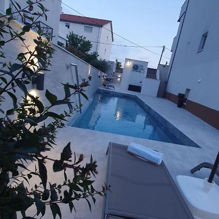 Apartment Villa Rina- Heated Salt Water Pool Kaštela Buitenkant foto
